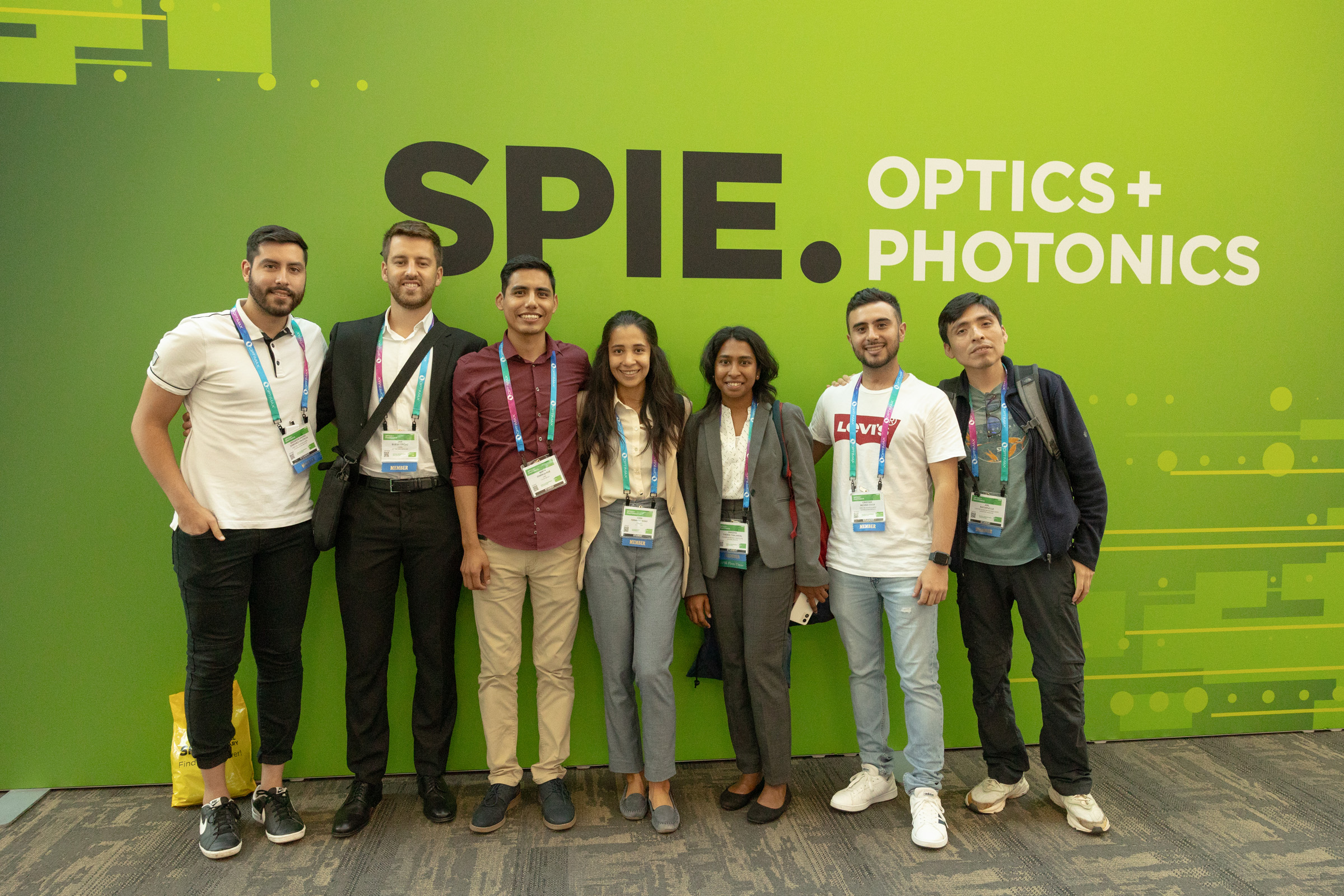 Attendees gathering for a photo-op at SPIE Optics + Photonics