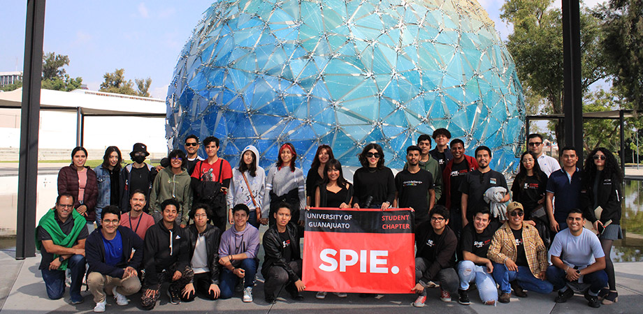 The OASIS University of Guanajuato SPIE Student Chapter, recipients of the SPIE 2024 Presidential Award for Outstanding Student Chapter.