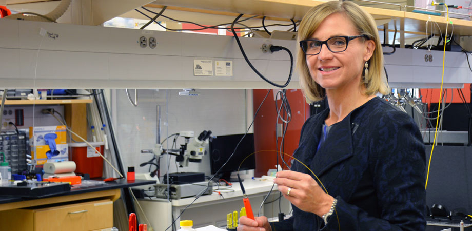 Jennifer Barton in the lab at BIO5, University of Arizona. Credit: Deanna Sanchez