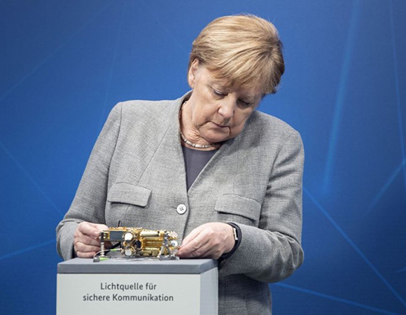 German Chancellor Angela Merkel at the presentation of a light source for secure quantum communication in December 2020.